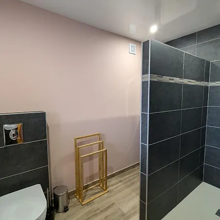 Holiday home Campagne, Confort Moderne : Grand Renove Pour 8 Pers. Avec Terrasse Et Jardin Spacieux - Fr-1-585-135 *